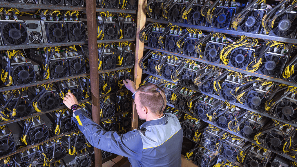 Bitcoin Miners Hit $1.08B in May Revenue, Then Prices Pull the Floor Away